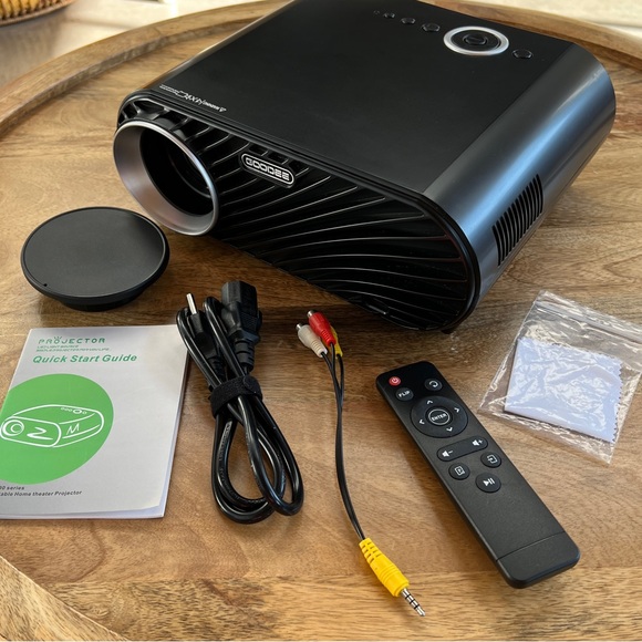 GooDee 3600 Lumens HD Video Projector 180" LCD Movie Projector - Picture 1 of 14